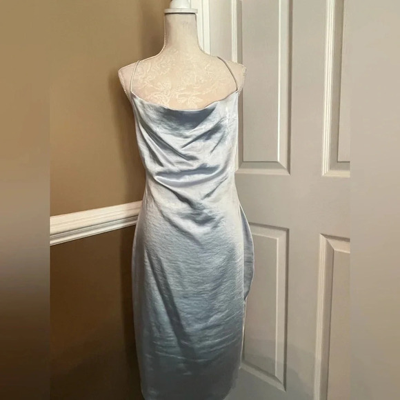 Superdown Long silky‎ dress 👗 NWT size L in a light blue color - Picture 6 of 12